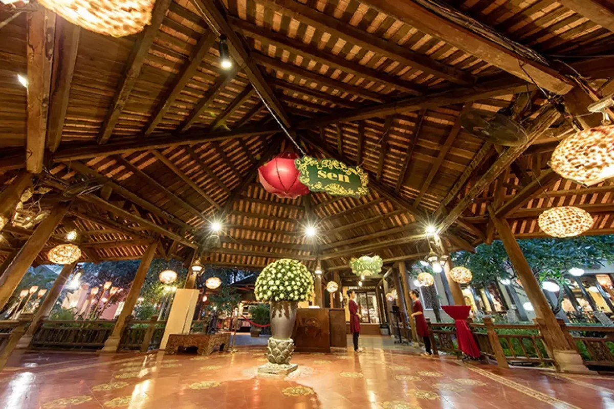 buffet-sen-tay-ho-restaurant-hanoi-thumb-1706335678